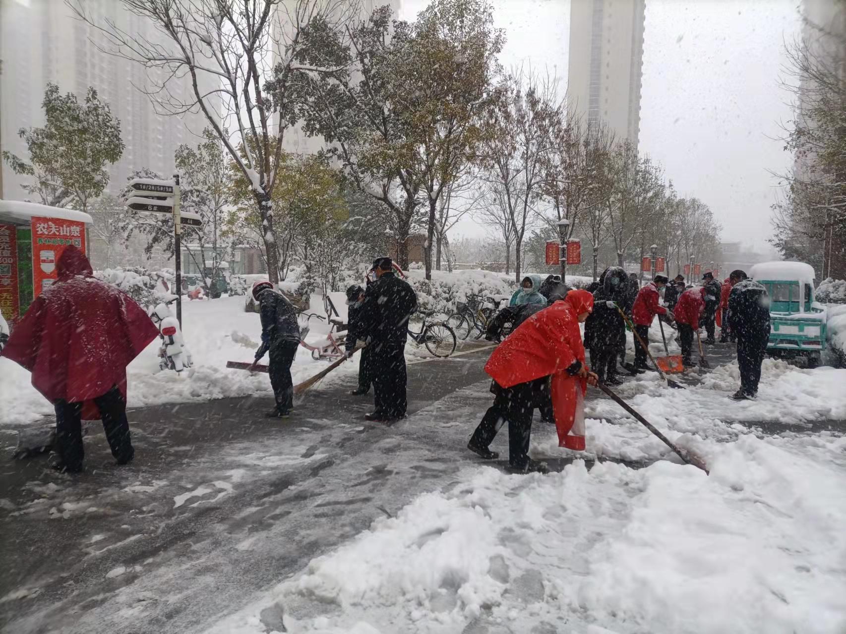 暴雪+降溫  守護暖人心